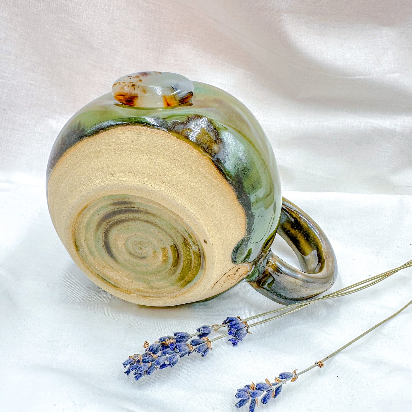 Magic mug with natural Agate crystal